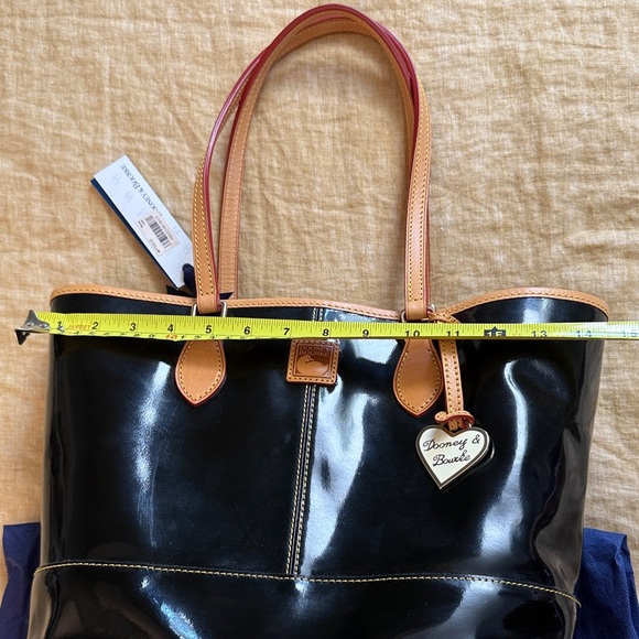 Dooney & Bourke patent leather tote - Picture 4 of 17